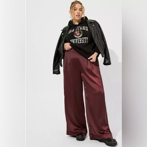 NWT Torrid Wide Leg Satin High Rise Pant 1R